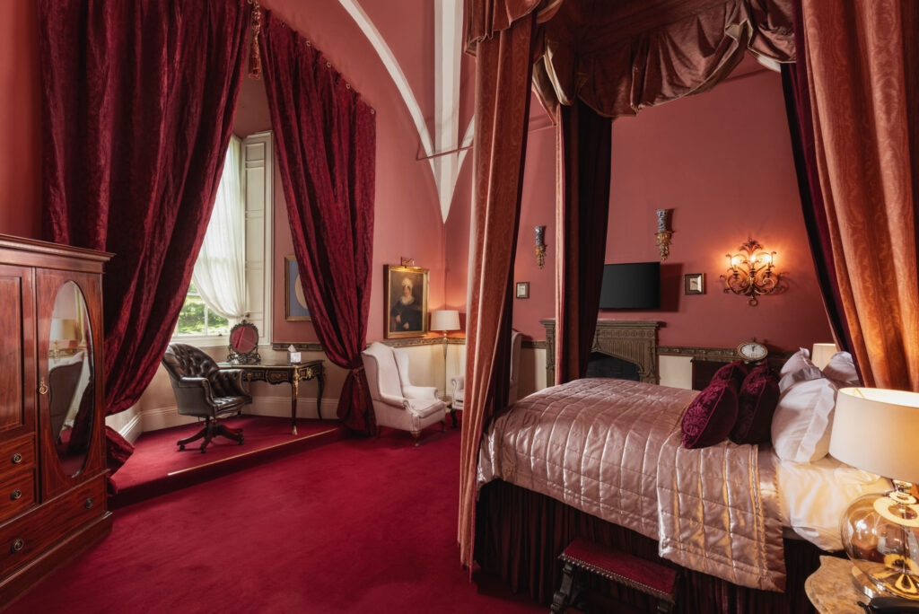 BedroomKingJamesSuite_1