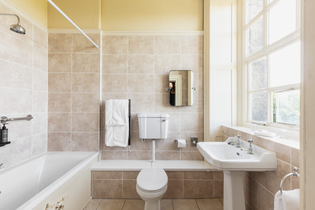BedroomCastleStateRoom_Bathroom