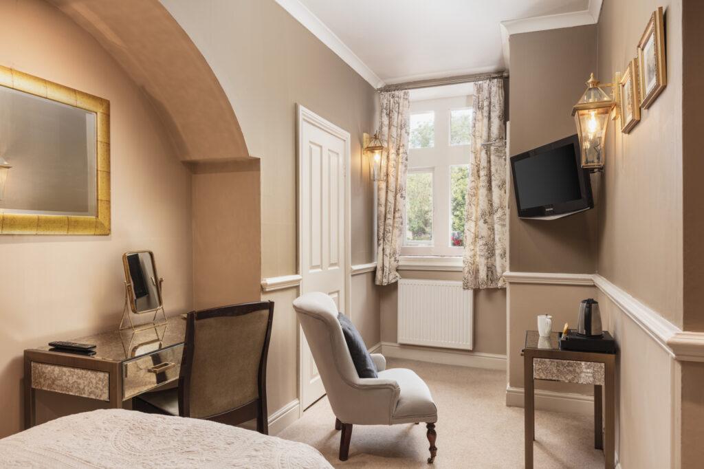 BedroomCourtyardSingle_2